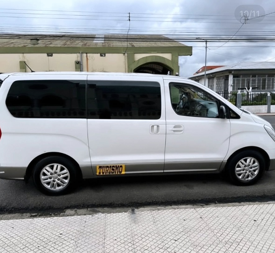 Costa Rica Blue Ocean private tourism minivan